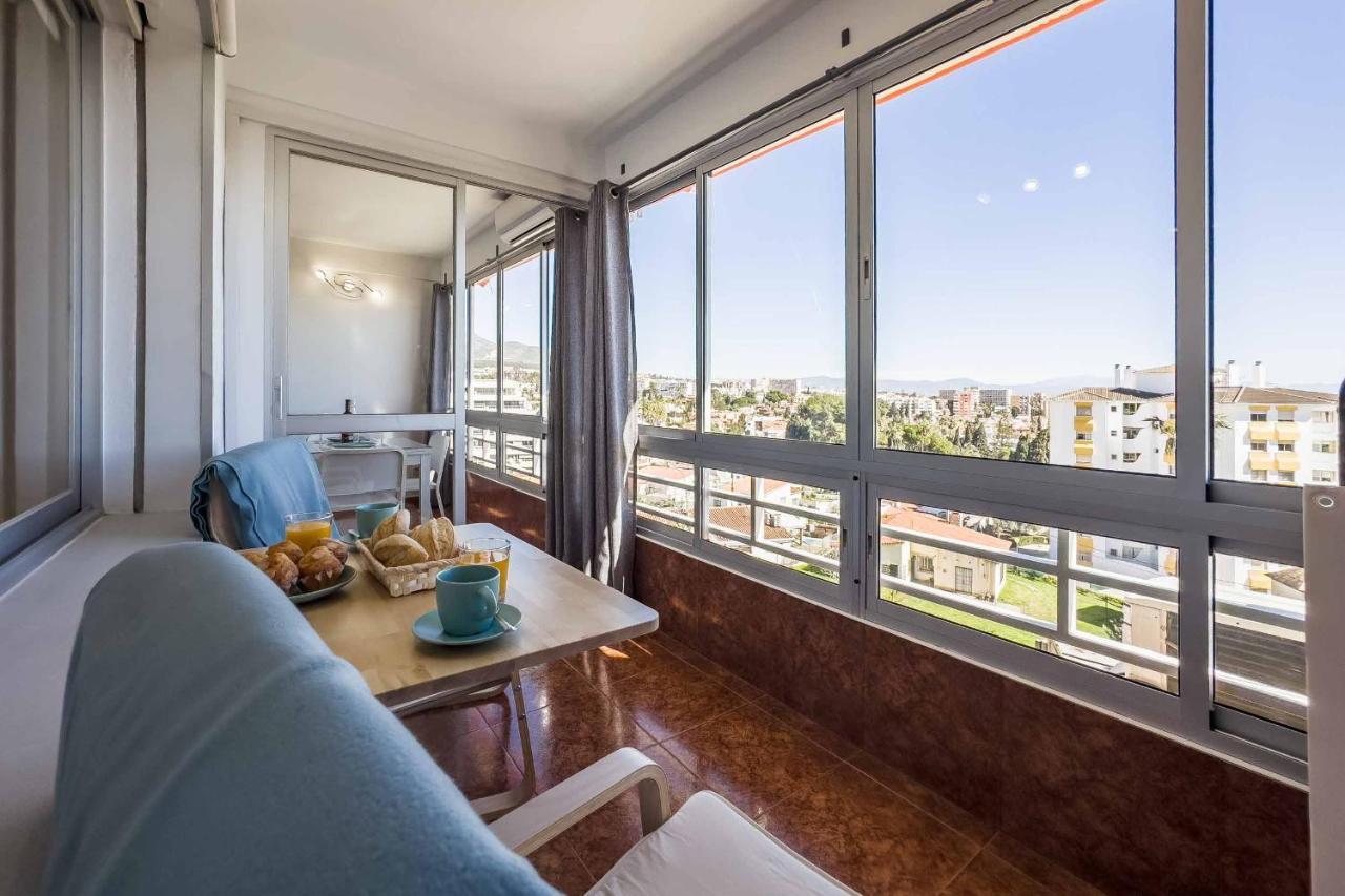 Apartamento Acogedor, Terraza, Piscina Y Mar Benalmadena Luaran gambar