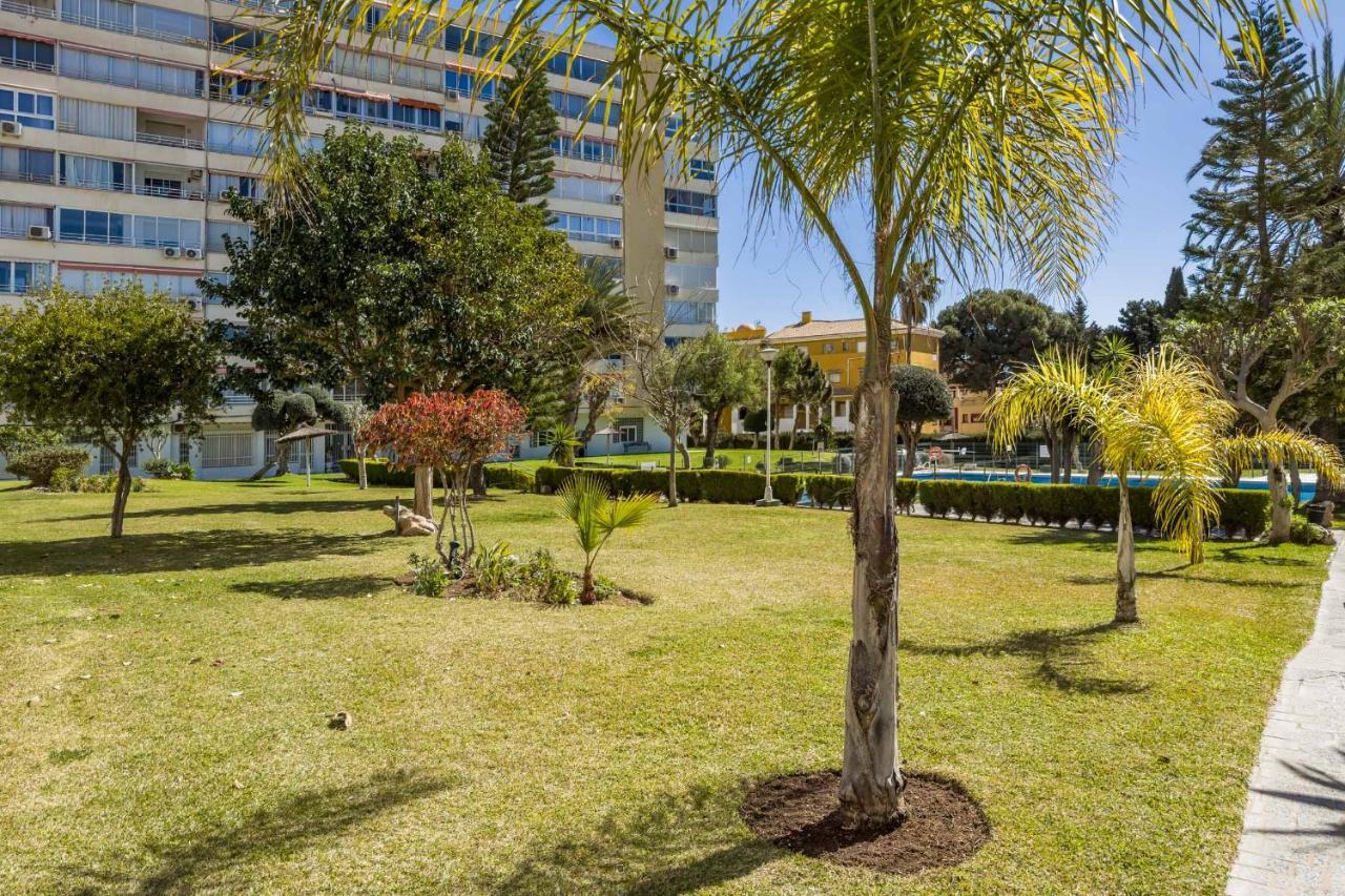 Apartamento Acogedor, Terraza, Piscina Y Mar Benalmadena Luaran gambar