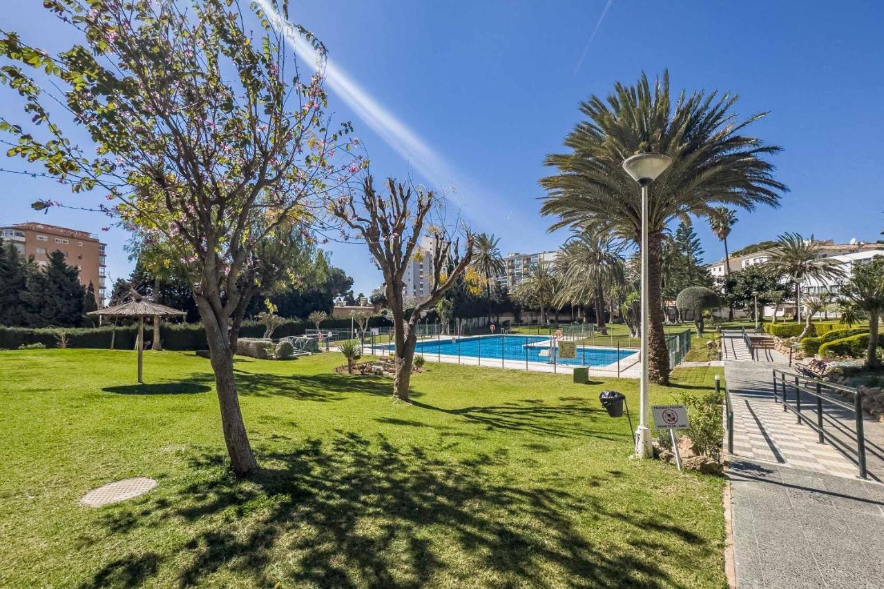 Apartamento Acogedor, Terraza, Piscina Y Mar Benalmadena Luaran gambar
