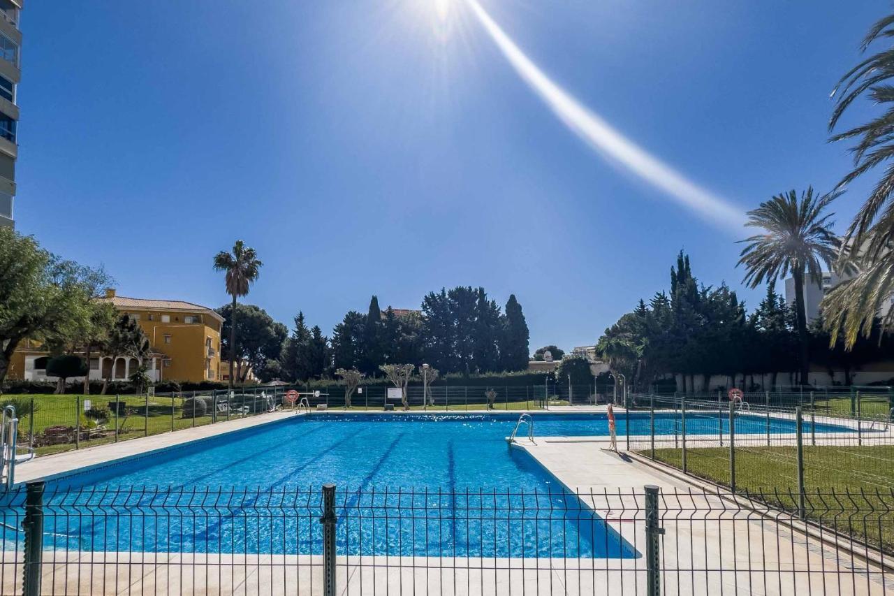 Apartamento Acogedor, Terraza, Piscina Y Mar Benalmadena Luaran gambar