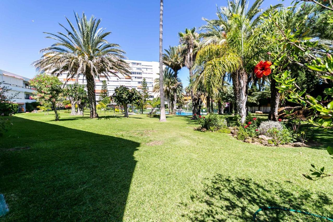Apartamento Acogedor, Terraza, Piscina Y Mar Benalmadena Luaran gambar